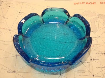 画像1: ファイヤーキング アンカーホッキング レイザーブルー ロータスアシュトレイ Mサイズ 灰皿 (1960's-1970's vintage ashtray)