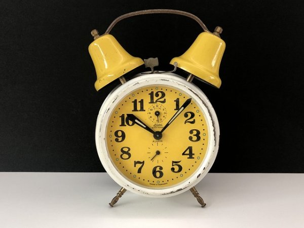 画像1: MADE IN GERMANY ヴィンテージ 置時計 時計 アラームクロック 手巻き ゼンマイ式 vintage (1)