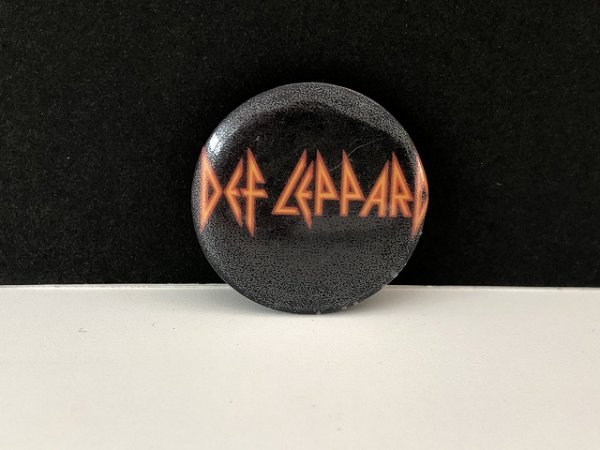 画像1: Def Leppard ビンテージ 缶バッジ 缶バッチ USA vintage ヴィンテージ (1)