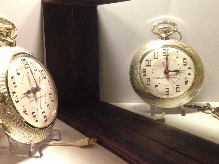 レア 左回り ビンテージ 逆転時計 逆回転時計 アンティーク ウォールクロック 壁掛け時計 オープンクローズプレート付き 1960 S 70 S Spartus製