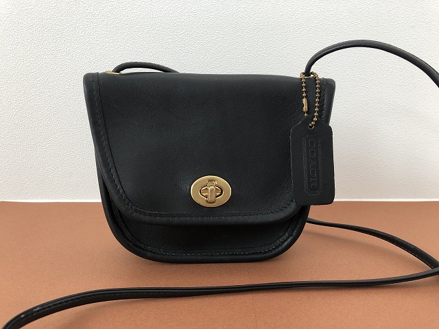 最終価格　新品COACH バッグ ショルダーバッグ FC1569 ブラックコーチの長財布が入ります