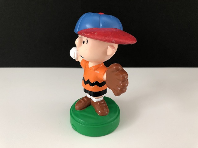 Hasbro製 スヌーピー チャーリーブラウン ベースボール 野球 フィギュア スタンプ Usa ヴィンテージ オールド Snoopy Peanuts